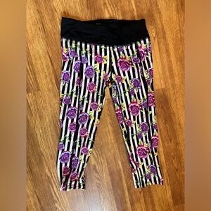 Betsey Johnson Performance Floral Cropped Activewear Legging - Medium